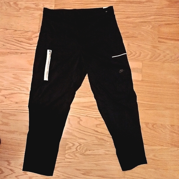 NWT. Nike Essentials Sportswear reflective utility pants - Picture 1 of 14